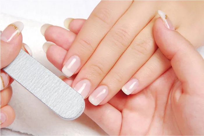 Mách bạn cách dũa móng tay đơn giản, thời thượng nhất 2022