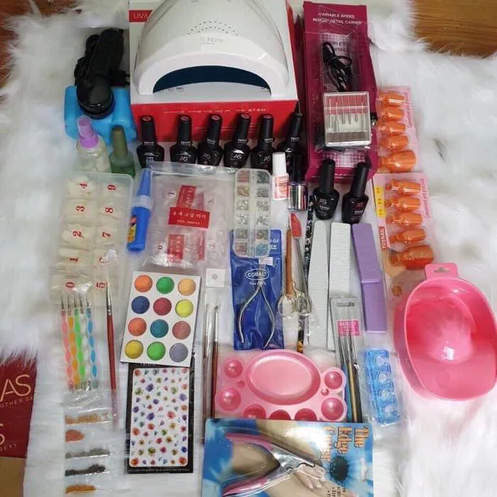 Bộ dụng cụ làm nail cơ bản cho người mới bắt đầu gồm những gì?