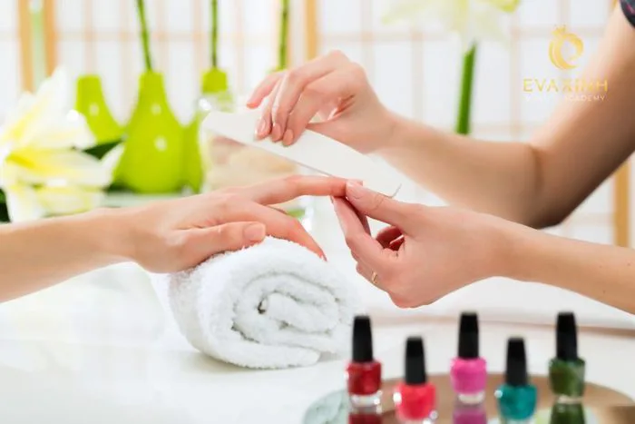 Khóa học nail chuyên nghiệp - Học nail cơ bản đến nâng cao Khóa học nail chuyên nghiệp - Học nail cơ bản đến nâng cao