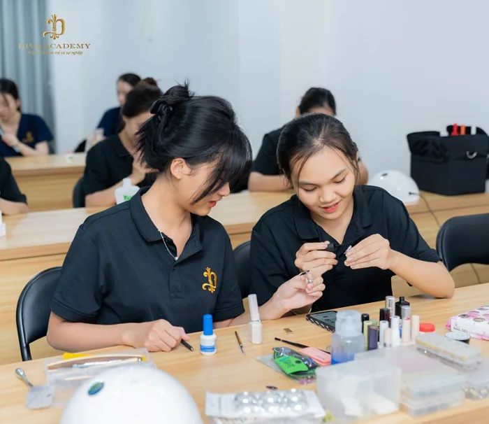 Khóa học nail - Đào tạo chuyên sâu, cam kết chất lượng Khóa học nail - Đào tạo chuyên sâu, cam kết chất lượng