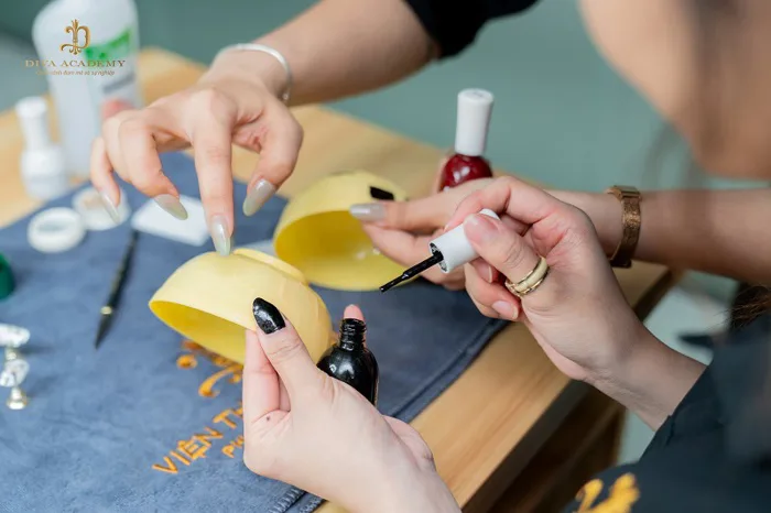 Khóa học nail - Đào tạo chuyên sâu, cam kết chất lượng Khóa học nail - Đào tạo chuyên sâu, cam kết chất lượng