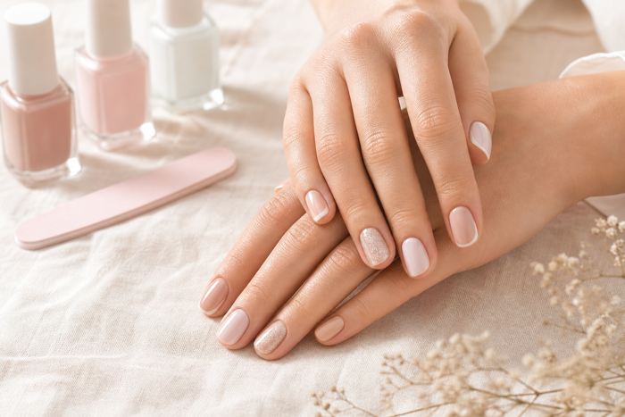 Top 10 mẫu nail đơn giản tại nhà dễ tự làm, xinh và tinh tế - Kelly Pang