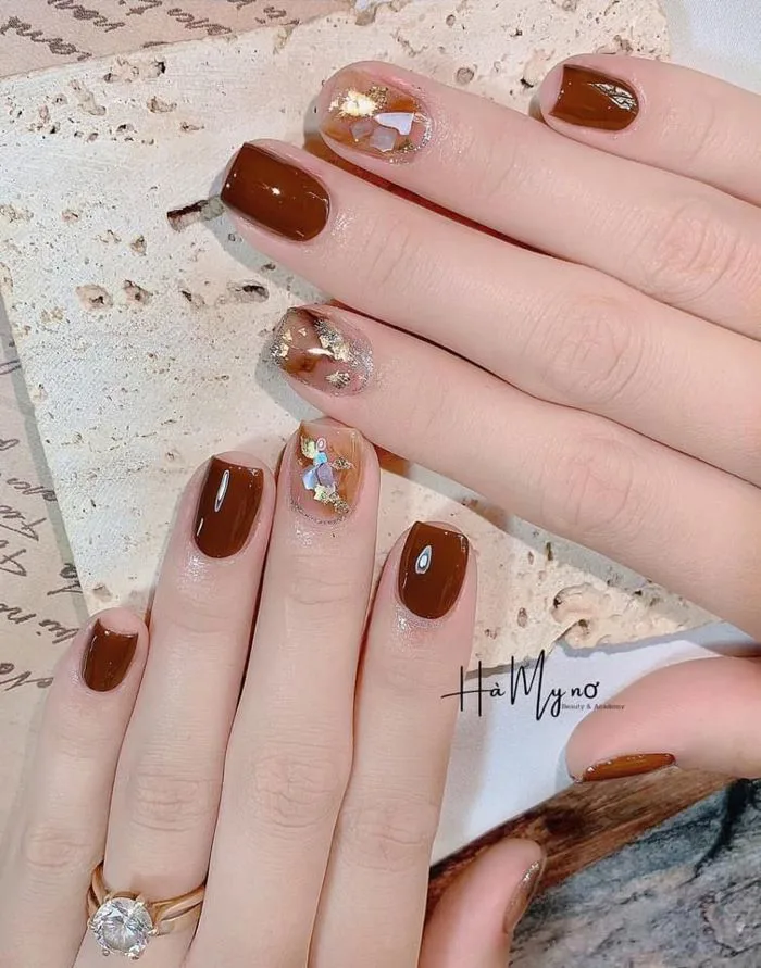 Top 10 Mẫu Nails Tay Ẩn Xà Cừ Đẹp Nhất Năm 2024