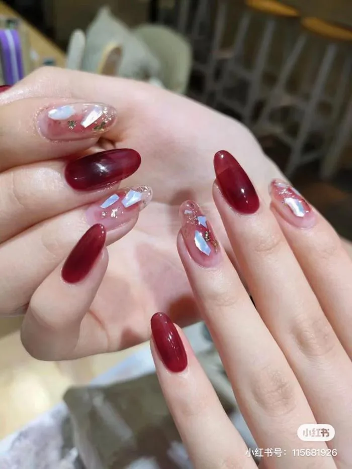 Những mẫu nail xà cừ đẹp, trendy và tôn da cho nàng mùa thu đông