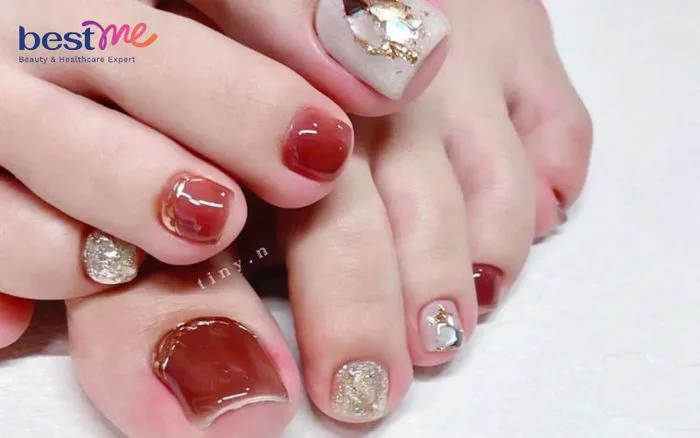 Top 30+ mẫu móng chân ẩn xà cừ đẹp 2025 đơn giản nhưng vẫn ấn tượng