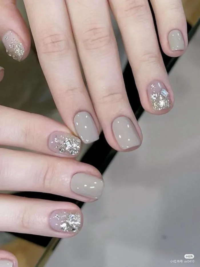 Những mẫu nail xà cừ đẹp, trendy và tôn da cho nàng mùa thu đông