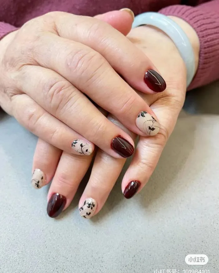 Mẫu Nail Đính Đá Cho Quý Bà U50: Phong Cách Hàn Quốc, Độc Đáo