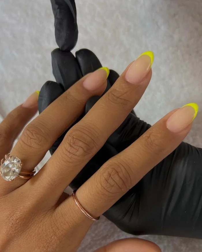 Chào đón xu hướng nail dạ quang - làn gió mới cho mùa hè này!