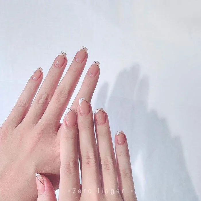 Gợi ý 35 mẫu nail nhẹ nhàng đi học - đơn giản mà lại siêu xinh. mau-nail -nhe-nhang-di-hoc-french-51a934b1