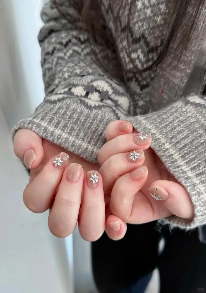 99+ mẫu nail đính đá vừa XINH vừa SANG cho nàng tự tin ra ngoài