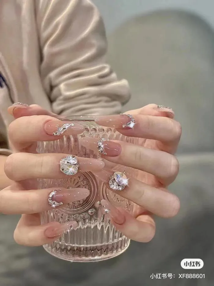 99+ mẫu nail đính đá vừa XINH vừa SANG cho nàng tự tin ra ngoài