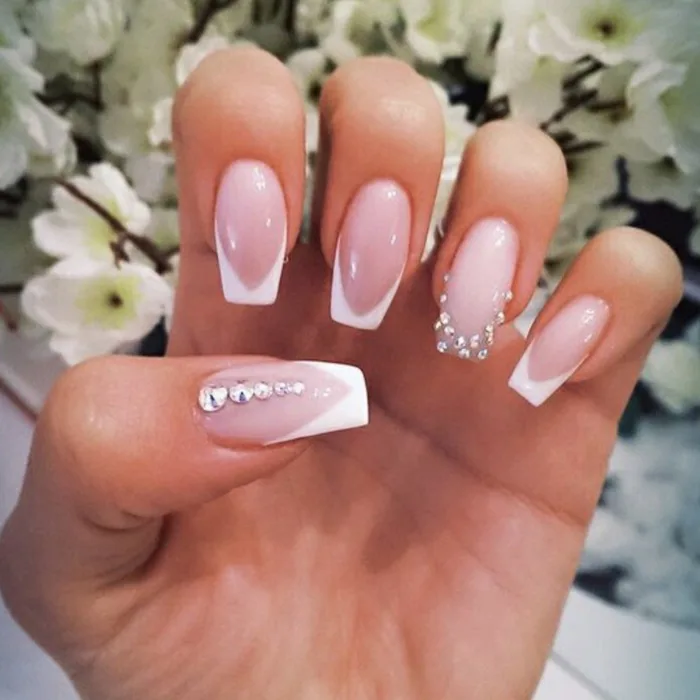 Top 100+ mẫu nail sơn đầu móng trắng sang chảnh, thanh lịch