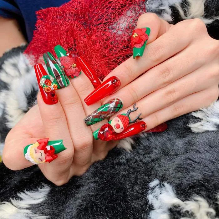 Khuấy đảo đêm tiệc Giáng sinh với các mẫu nail chuẩn salon dưới đây Khuấy đảo đêm tiệc Giáng sinh với các mẫu nail chuẩn salon dưới đây