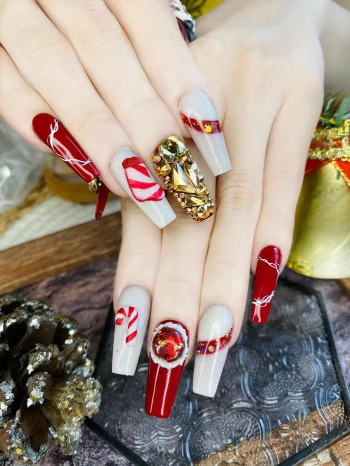 Khuấy đảo đêm tiệc Giáng sinh với các mẫu nail chuẩn salon dưới đây Khuấy đảo đêm tiệc Giáng sinh với các mẫu nail chuẩn salon dưới đây