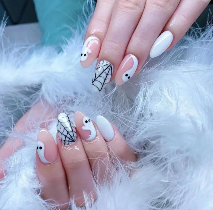 Muôn kiểu nail giúp bạn nổi “bần bật” ngày Halloween