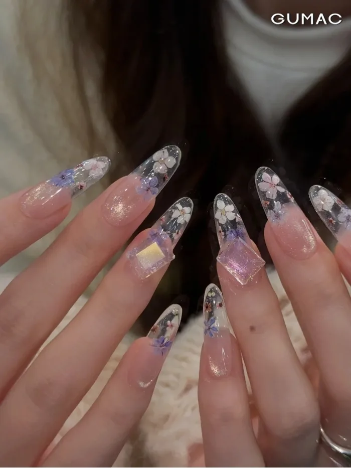 Top mẫu nail ẩn hoa khô ĐẸP nhẹ nhàng, tinh tế nhất hiện nay