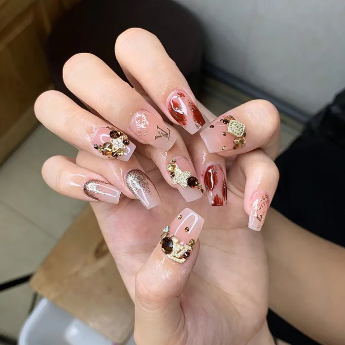 Khám Phá Kỹ Thuật Ẩn Hoa Khô, Lá Khô Cho Trang Trí Nail