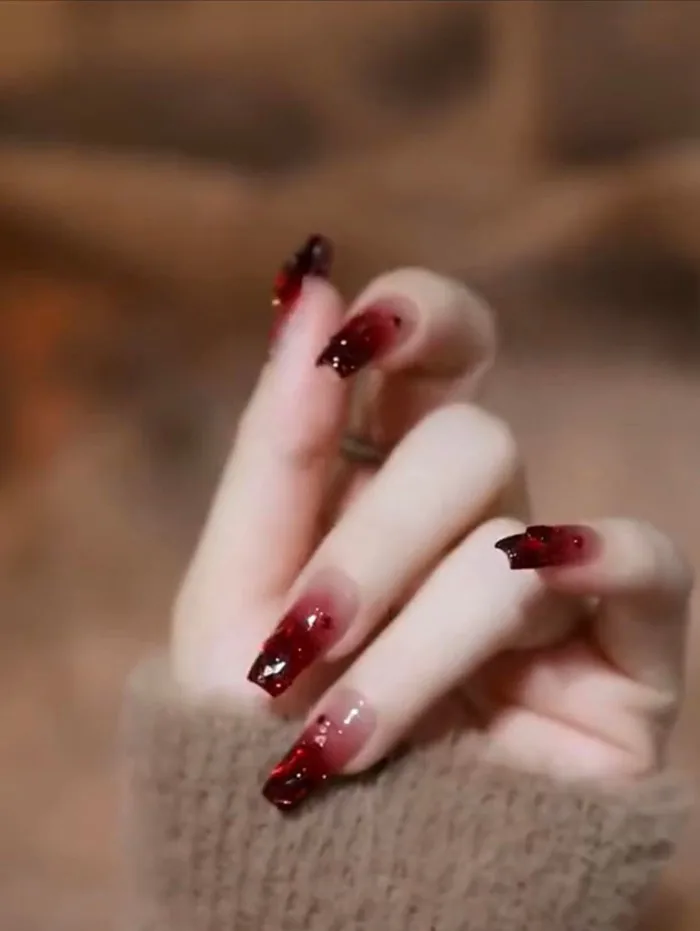 Chi gần 1 triệu để làm mẫu nail hot TikTok, cô bạn ê chề nhận về cái kết:  Như úp tấn thạch cao lên móng!