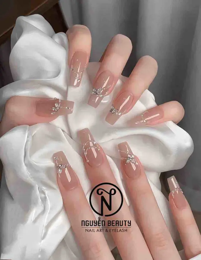Mẫu nail hot trend 2025 - Xu hướng nail 2025 và những phong cách đẳng cấp