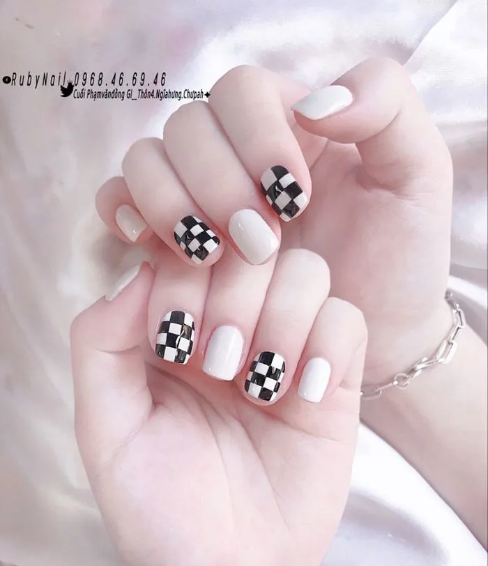 Nail vẽ caro