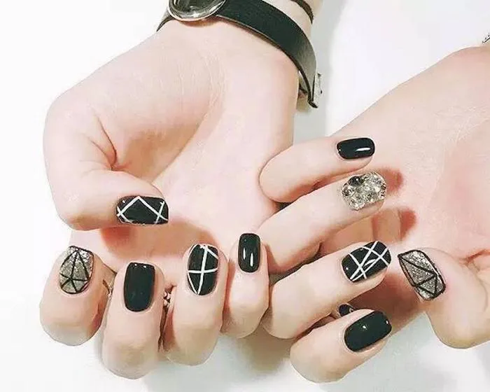 Top 06 mẫu nail kẻ sọc được ưa chuộng nhất hiện nay Sharon Nails