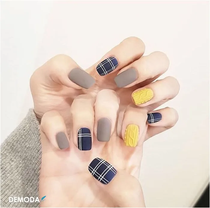 250+ Mẫu Nail Kẻ Sọc Đẹp, Đơn Giản Mà PHÁ CÁCH Cho Chị Em