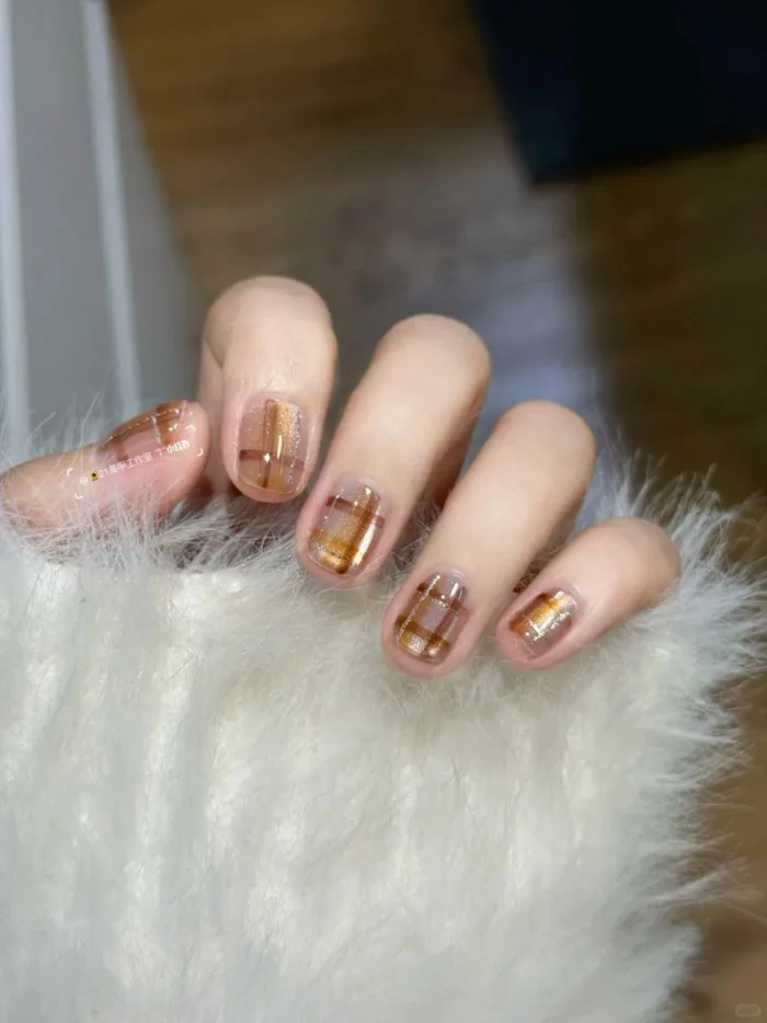 Bắt Trọn Spotlight Với 18+ Mẫu Nail Kẻ Sọc Đẹp Tôn Da Cực Đỉnh