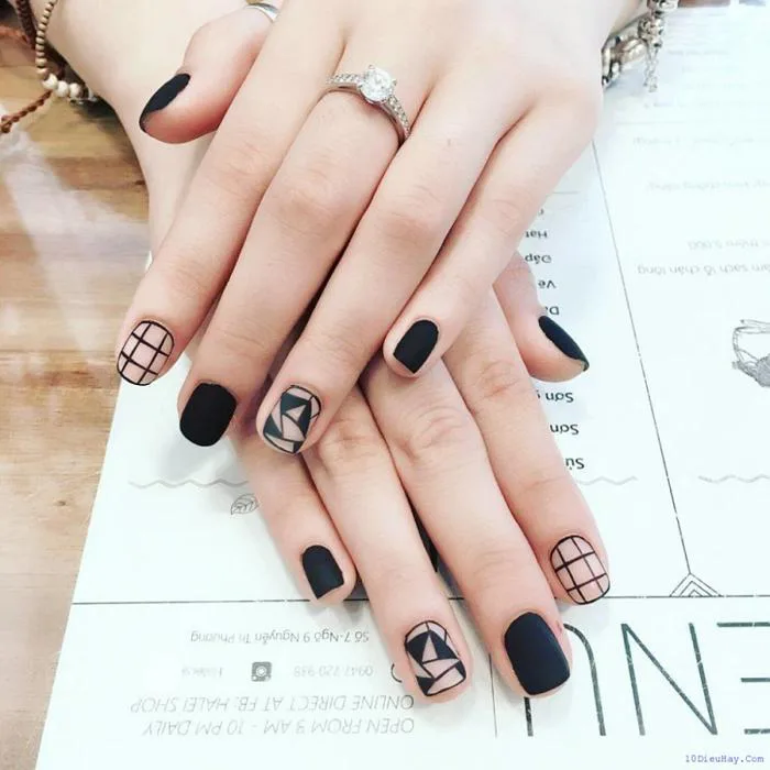 Top 06 mẫu nail kẻ sọc được ưa chuộng nhất hiện nay Sharon Nails