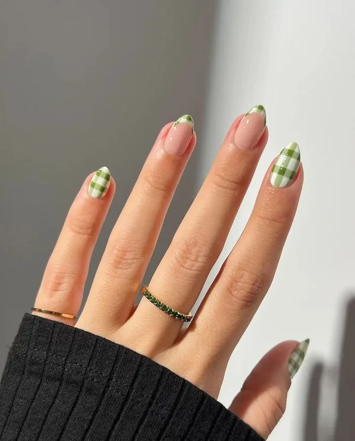 Khám phá những mẫu nail kẻ sọc đẹp được yêu thích nhất hiện nay | Viết bởi  Hải Biết Tuốt