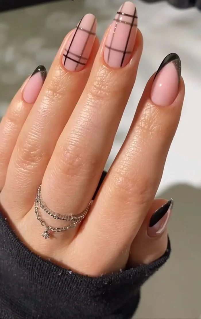 Khám phá những mẫu nail kẻ sọc đẹp được yêu thích nhất hiện nay | Viết bởi  Hải Biết Tuốt