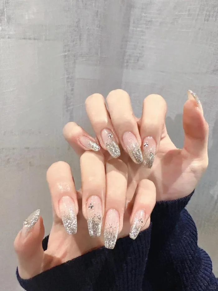 15+ Mẫu Nail Kim Tuyến Đẹp Lấp Lánh Khiến Nàng Mê Mẩn