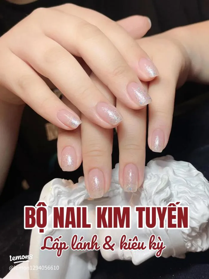 20+ mẫu nail kim tuyến lấp lánh kiêu kỳ cho nàng mê móng đẹp