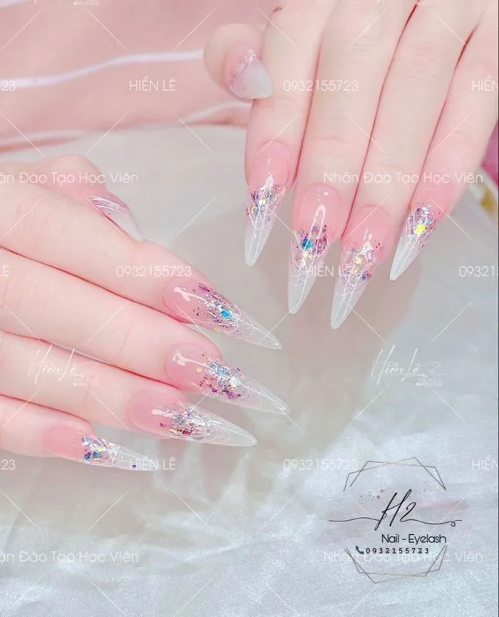Mẫu nail kim tuyến | Mẫu úp móng tay, Nail ẩn kim tuyến, Móng bling