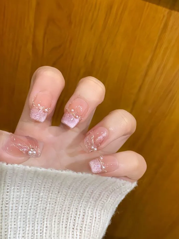 Mẫu nail mắt mèo màu hồng design đơn giản, tiểu thư