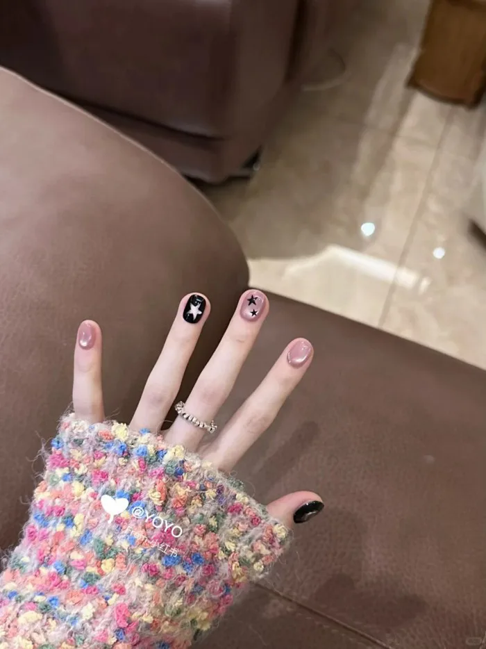 25+ Mẫu Nail Màu Đen Sang Chảnh Cứ Sơn Là Auto Tôn Da