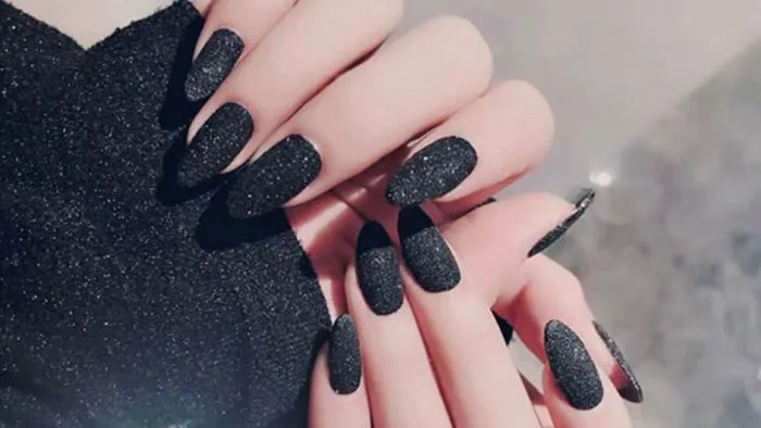90+ mẫu nail đen cá tính, sang chảnh cho cô nàng sành điệu