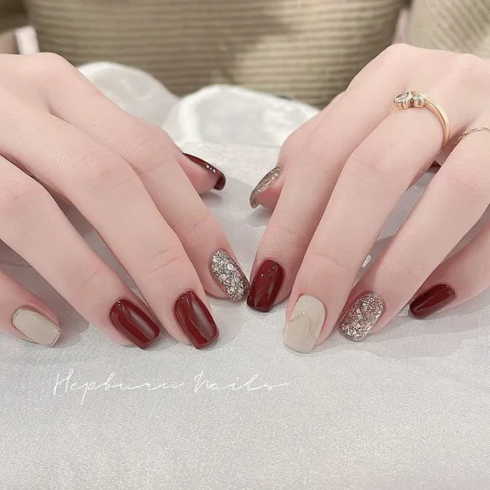 101 mẫu nail màu đỏ đất giúp diện mạo của nàng thêm sang chảnh. nail-mau-do- dat-do-sang-719fd818