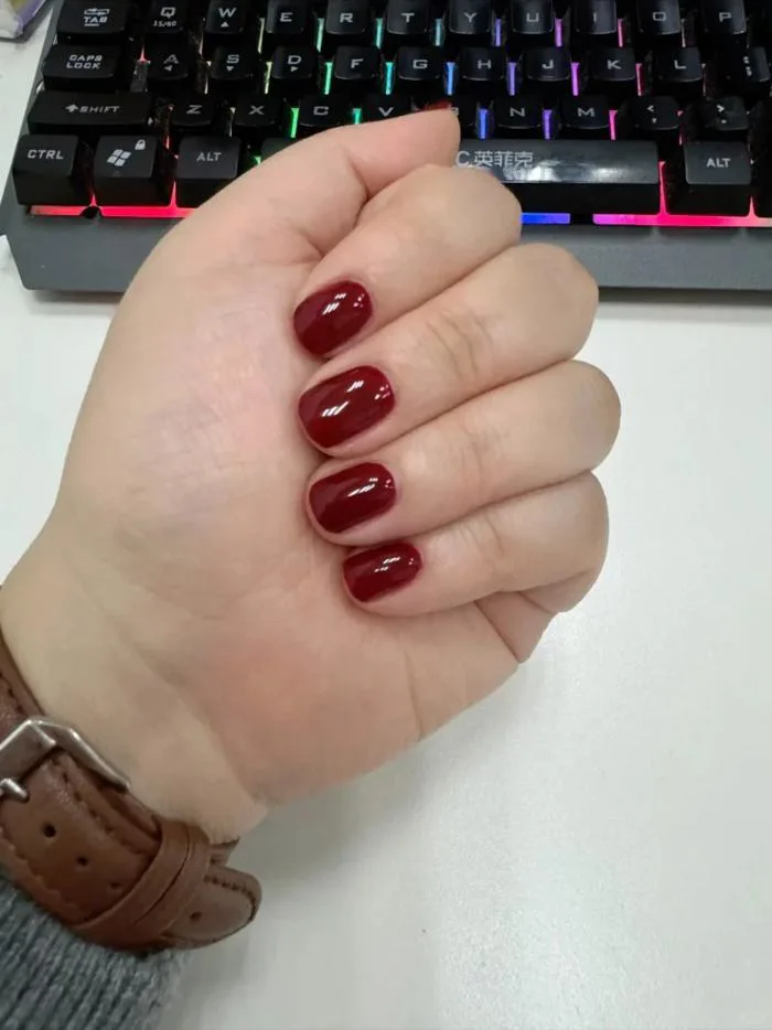 Chấm nhanh 30+ mẫu nail màu đỏ đô sang đỉnh nóc cho nàng