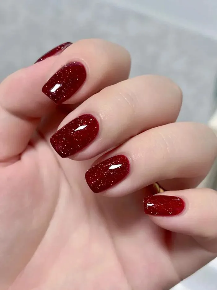 Chấm nhanh 30+ mẫu nail màu đỏ đô sang đỉnh nóc cho nàng