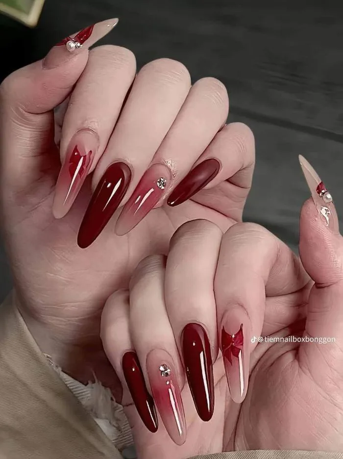 Nail màu đỏ rượu | Nail đỏ đô sang chảnh, Nail tay, Nail đẹp