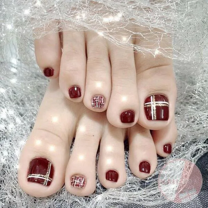 70+ mẫu nail chân đỏ rượu đẹp mang nét sang chảnh