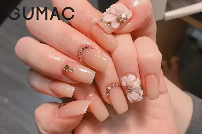 Mẫu nail màu nude HOT TREND hiện nay cho cô nàng phá cách!