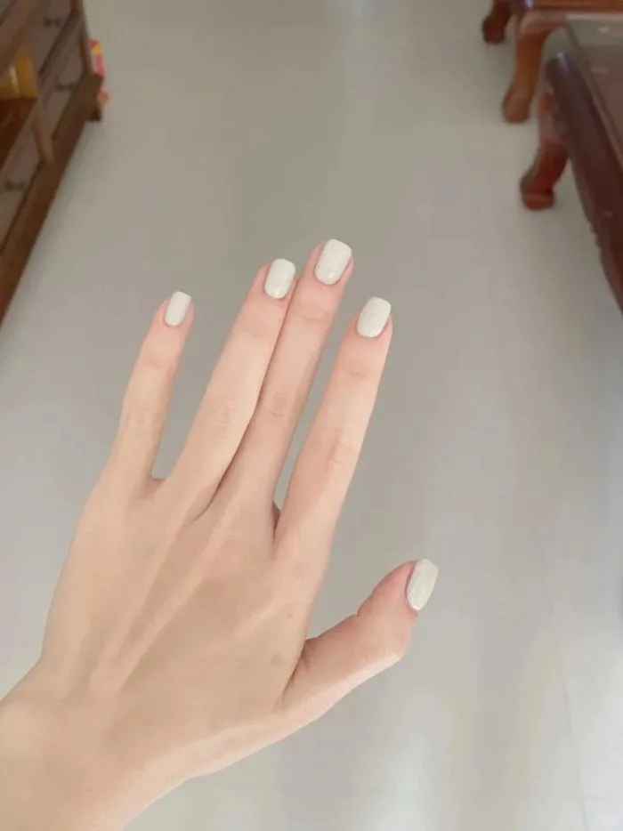 15+ Mẫu Nail Màu Trắng Gạo Sang Chảnh Bậc Nhất Khiến Nàng Mê Mẩn