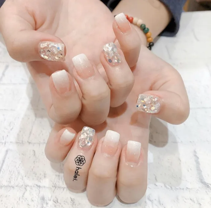 Những mẫu nail đẹp nhẹ nhàng mà chị em nên tham khảo để dạo phố nhân ngày  mùng 8/3