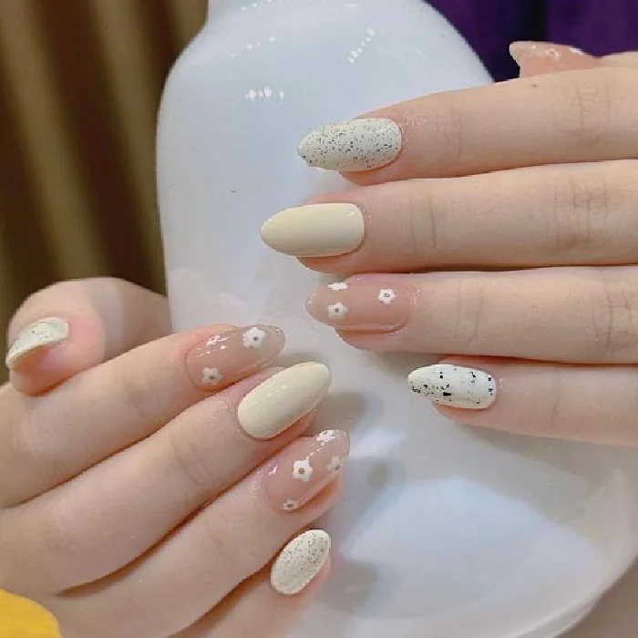 40+ mẫu nail màu trắng gạo (nail đục màu) nhẹ nhàng