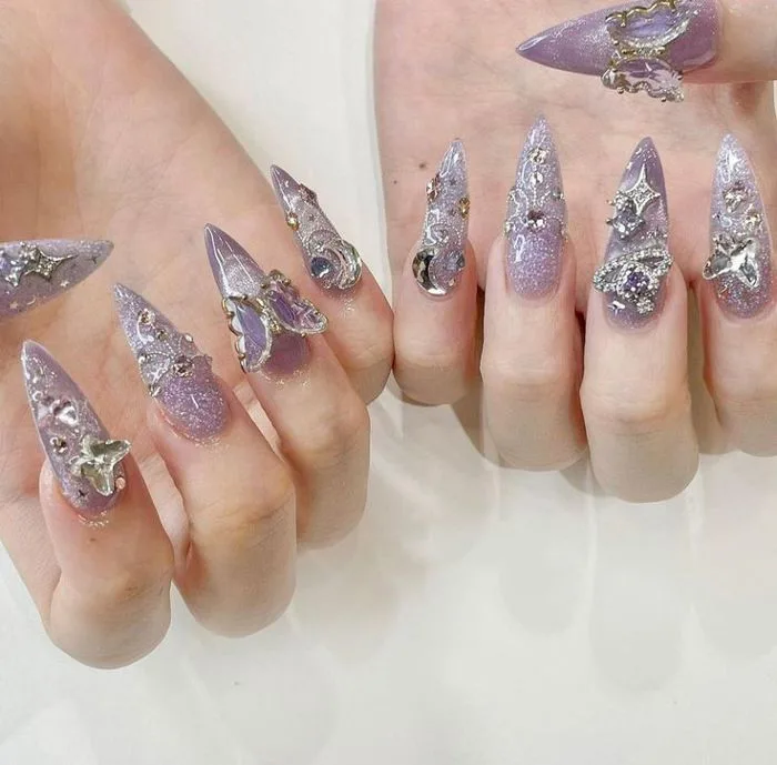 Sắc Tím Lung Linh: Mẫu Nail Mắt Mèo Lấp Lánh tại Lisa - Tiệm Nail Quận 7