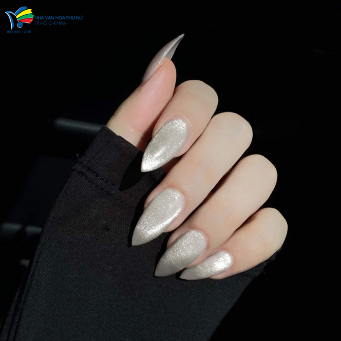 Sơn Móng Tay Màu Trắng - Top Mẫu Nail Màu Trắng Đẹp! - Nhà Văn Hoá Phụ Nữ  thành phố Hồ Chí Minh