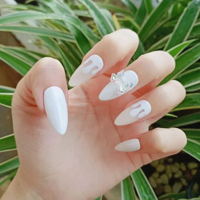 Gợi Ý 49+ Mẫu Nail Màu Trắng Sữa Tinh Tế, Sang Trọng 2024 | TIKI