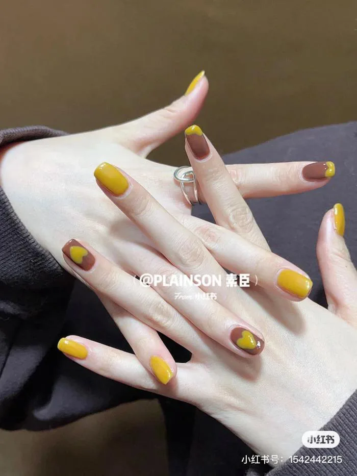 101+ Mẫu nail màu vàng xinh xắn, trẻ trung và tôn da cho nàng