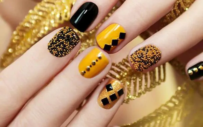 Top 10+ mẫu nail vàng đẹp, cực hot trend